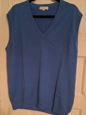 Exceptional 100% Cashmere Light Blue V-Neck Sleeveless Sweater  Made In Nepal
